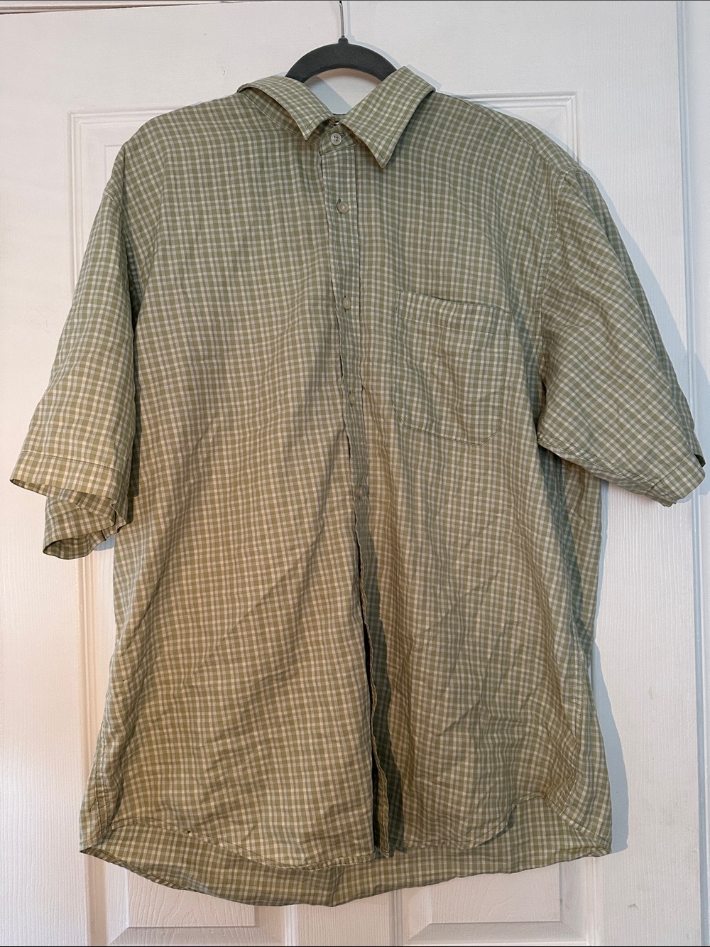 Short-Sleeve Casual Button-Down Shirt in Olive Plaid